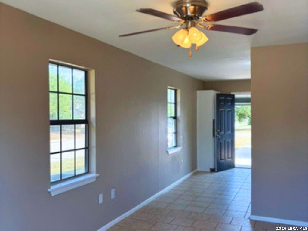1014 E San Antonio Pearsall TX 78061