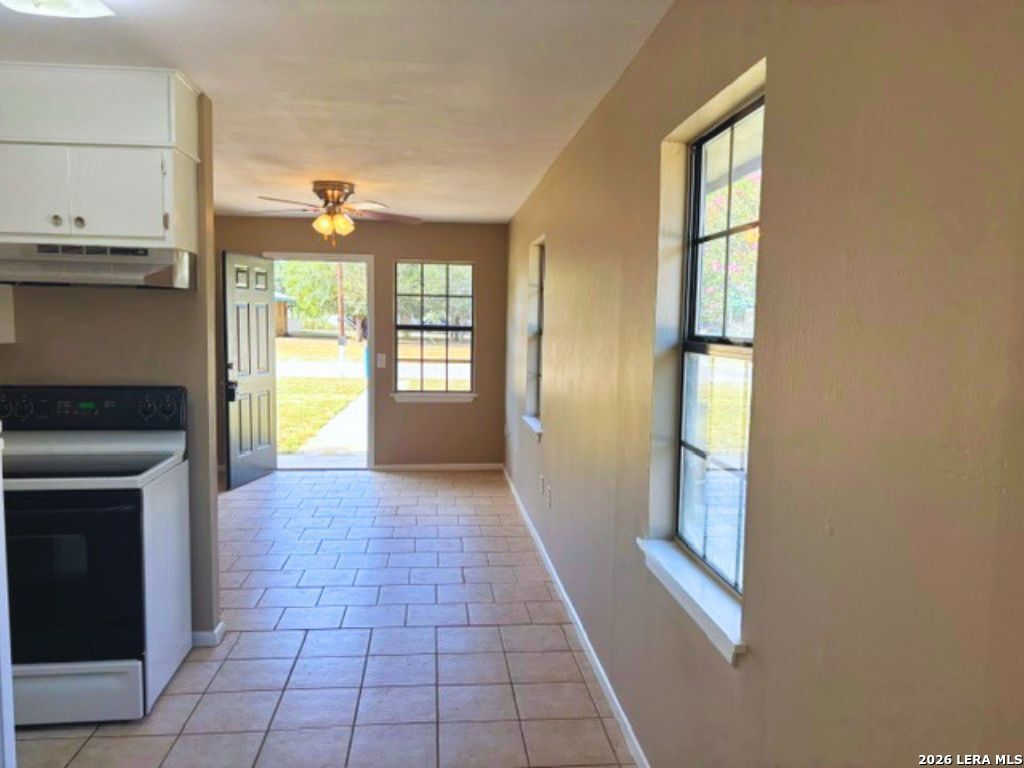 1014 E San Antonio Pearsall TX 78061