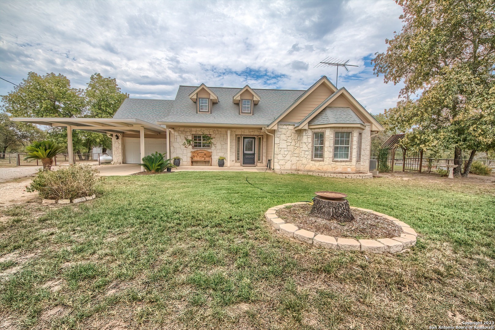 141 County Road 7725 Natalia TX 78059