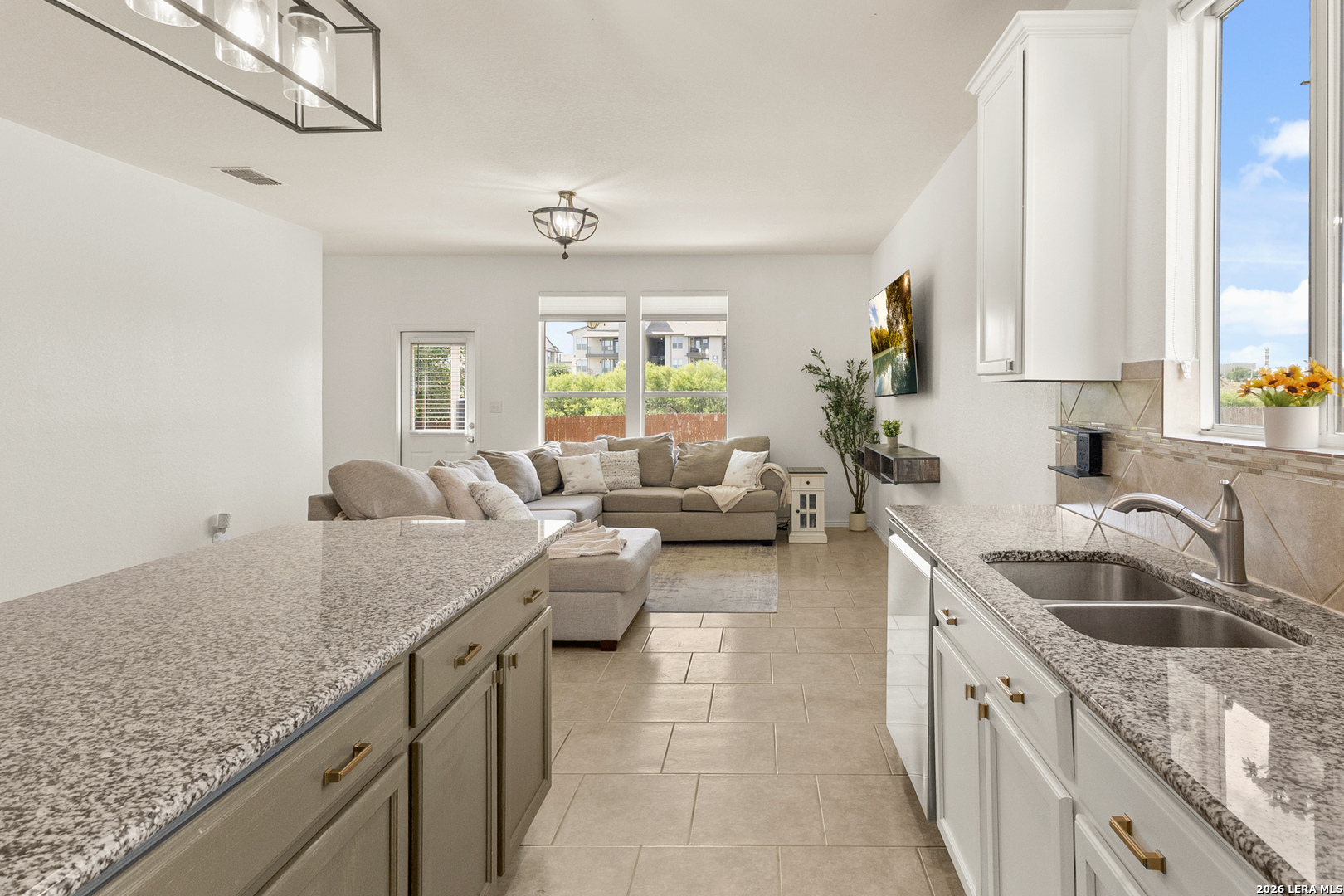 7402 Derby Vista Selma TX 78154