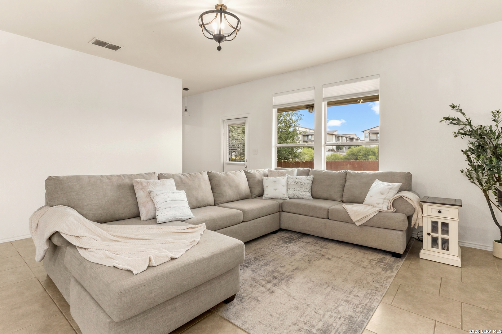7402 Derby Vista Selma TX 78154