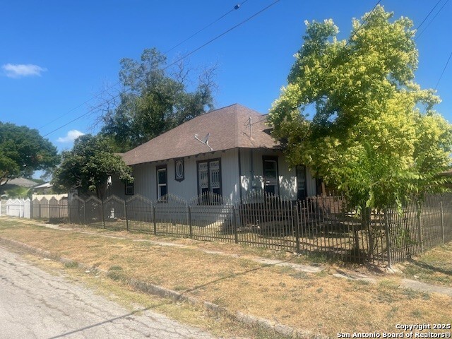 1401 N Trinity San Antonio TX 78207