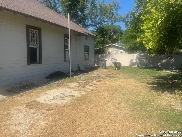 1401 N Trinity San Antonio TX 78207