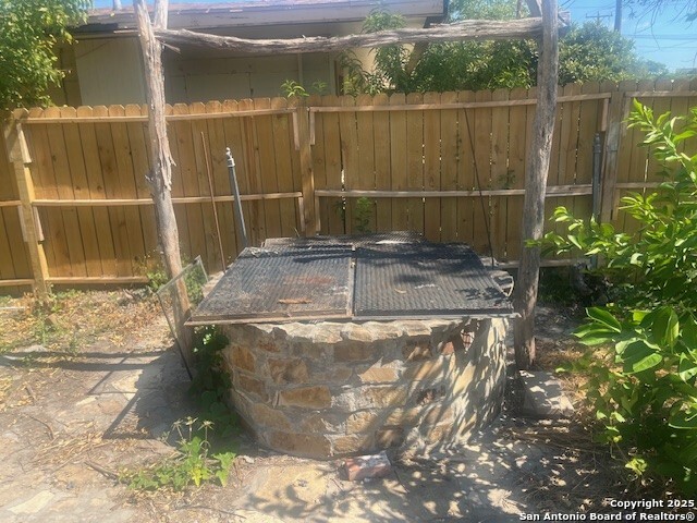 1401 N Trinity San Antonio TX 78207