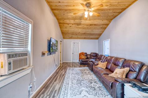 806 S Park Street Uvalde TX 78801