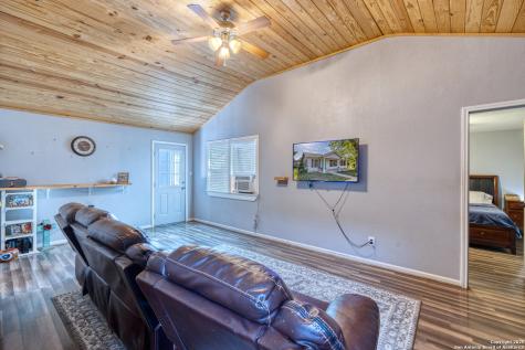 806 S Park Street Uvalde TX 78801