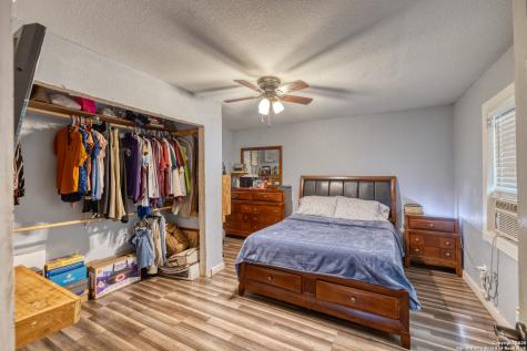 806 S Park Street Uvalde TX 78801