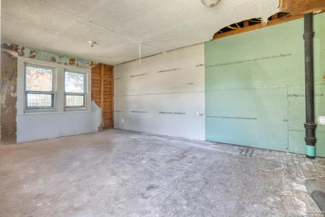 806 S Park Street Uvalde TX 78801