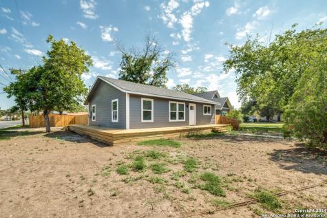 810 21st Street Hondo TX 78861