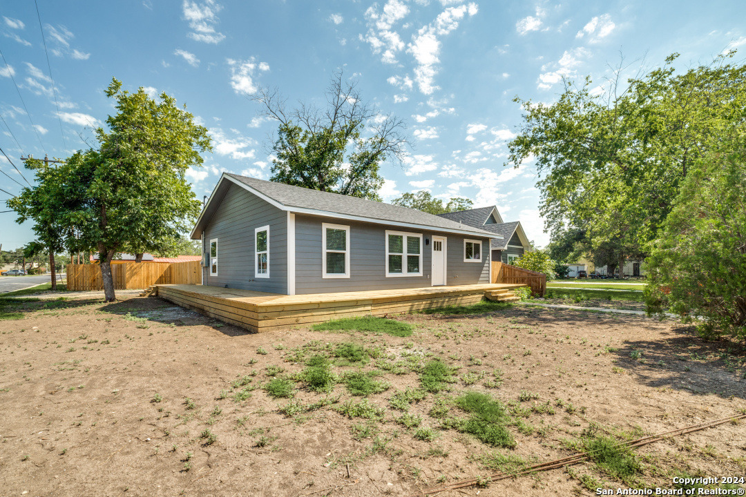 810 21st Street Hondo TX 78861