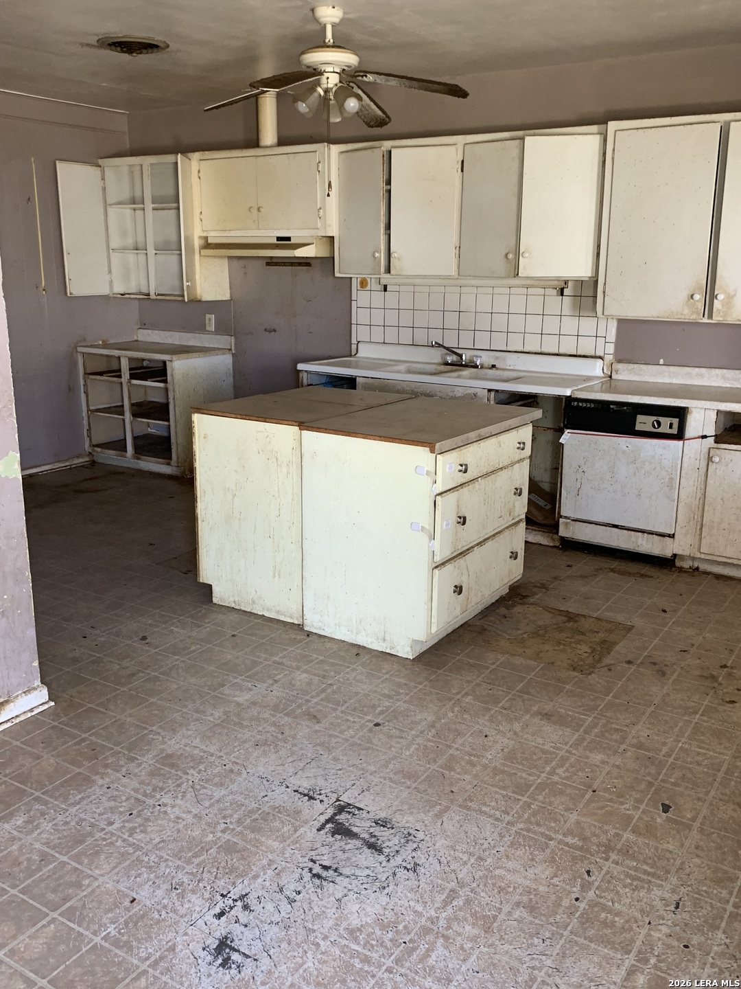 103 S 12th Carrizo Springs TX 78834