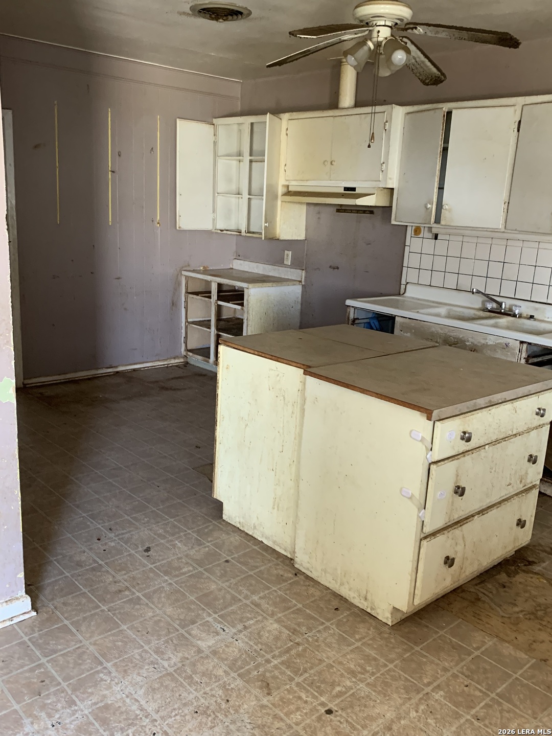 103 S 12th Carrizo Springs TX 78834
