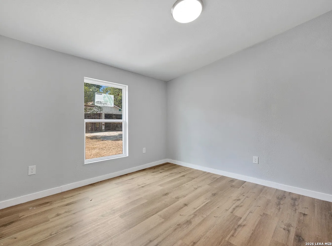 1126 W Lullwood San Antonio TX 78201