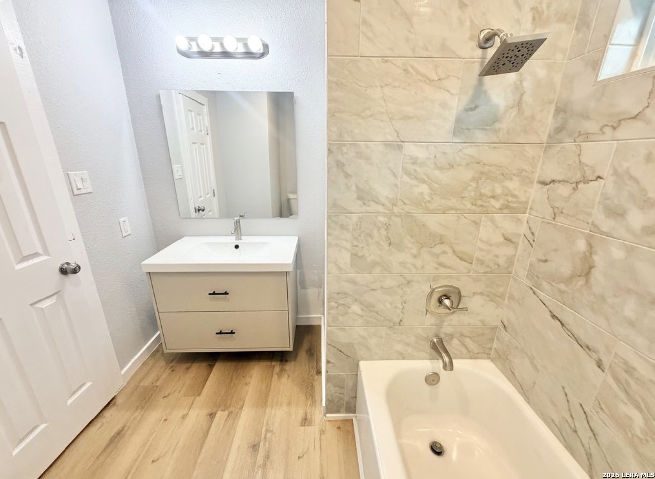 1126 W Lullwood San Antonio TX 78201