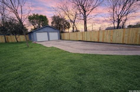 1126 W Lullwood San Antonio TX 78201