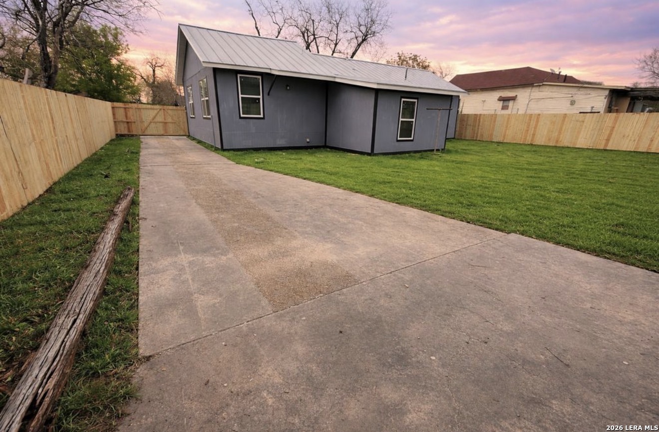 1126 W Lullwood San Antonio TX 78201
