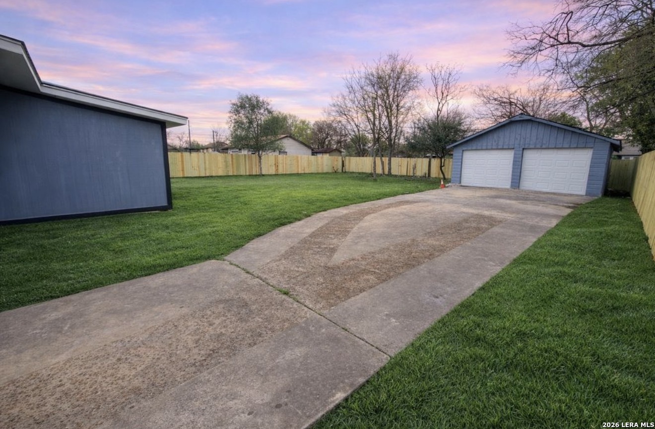 1126 W Lullwood San Antonio TX 78201