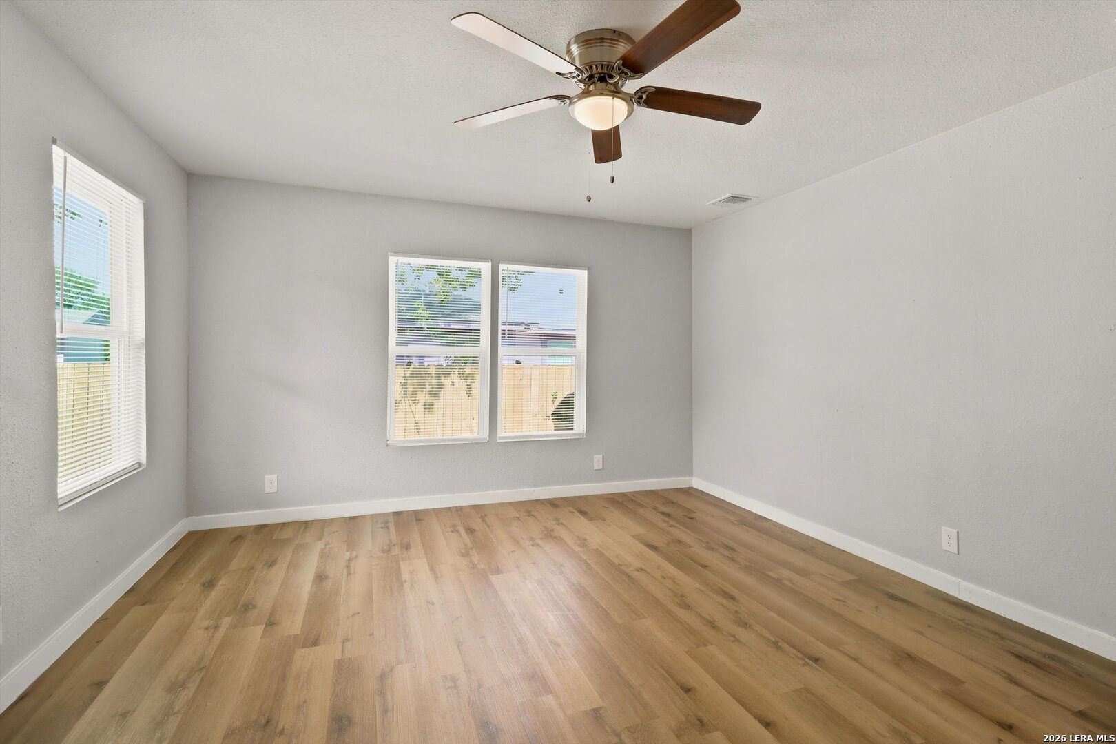 1126 W Lullwood San Antonio TX 78201