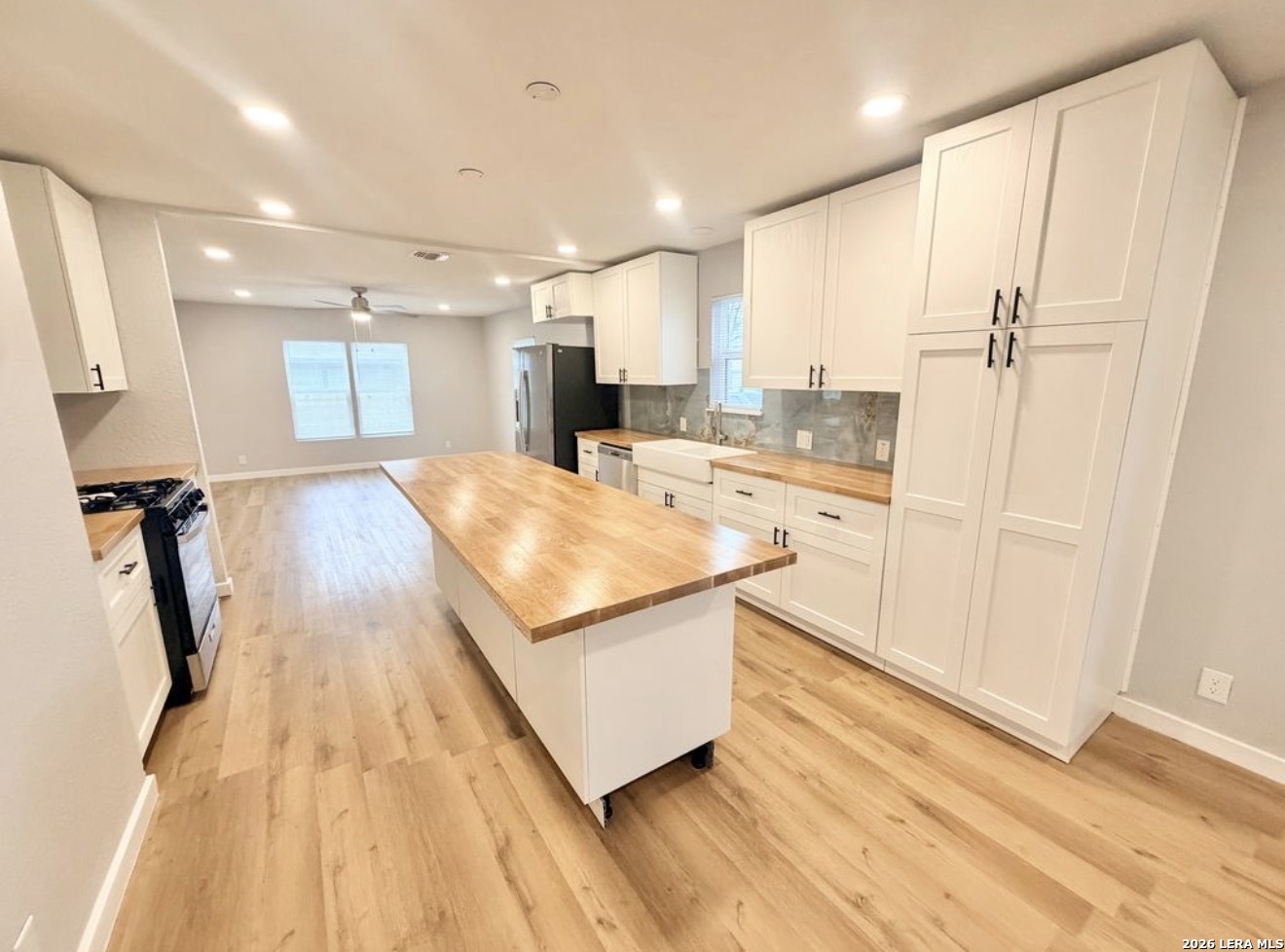 1126 W Lullwood San Antonio TX 78201