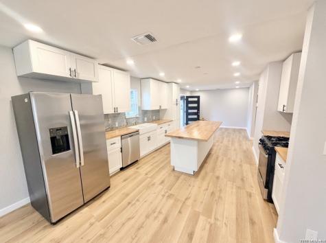 1126 W Lullwood San Antonio TX 78201