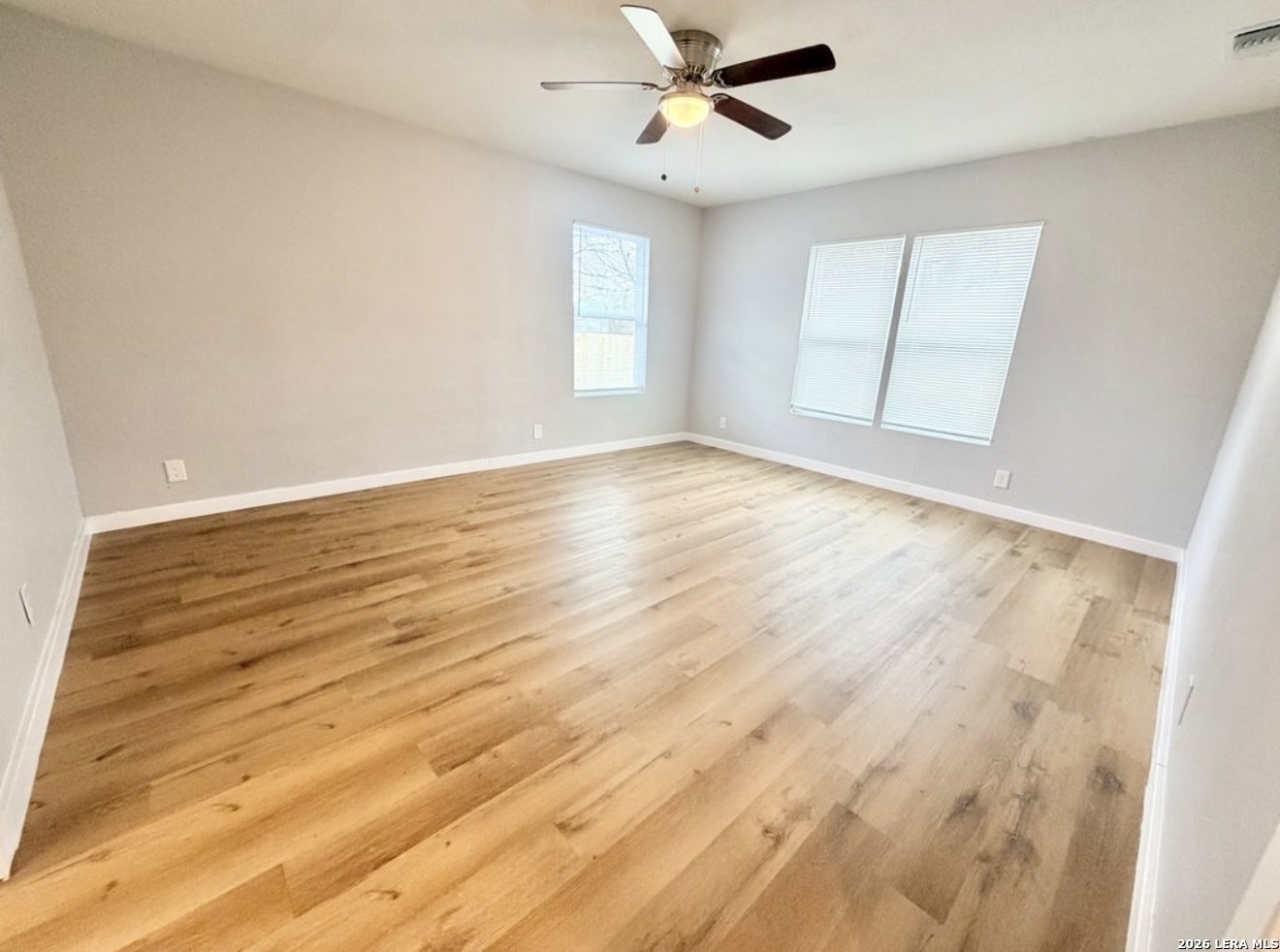 1126 W Lullwood San Antonio TX 78201