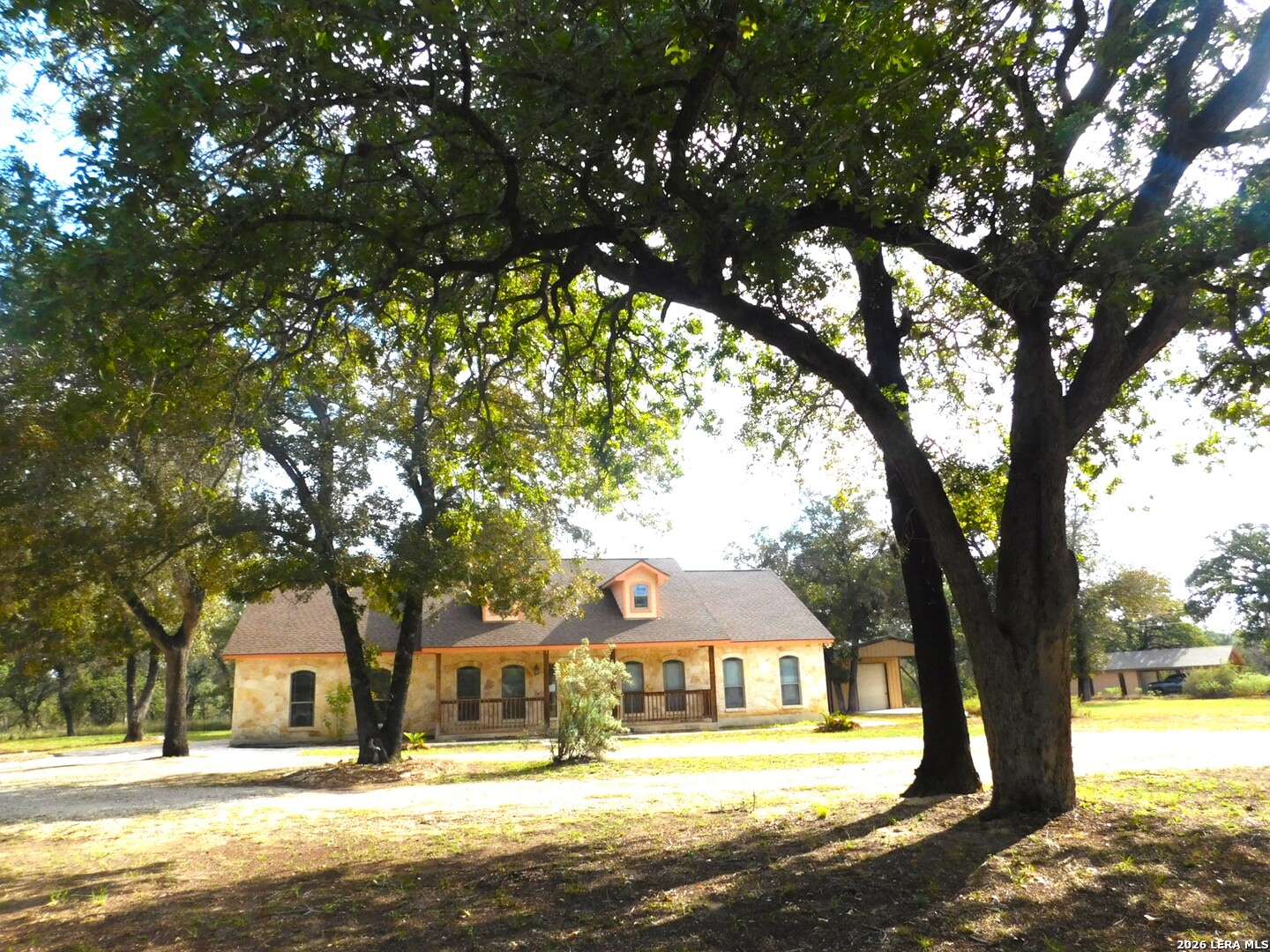 110 Hunters Glen Floresville TX 78114