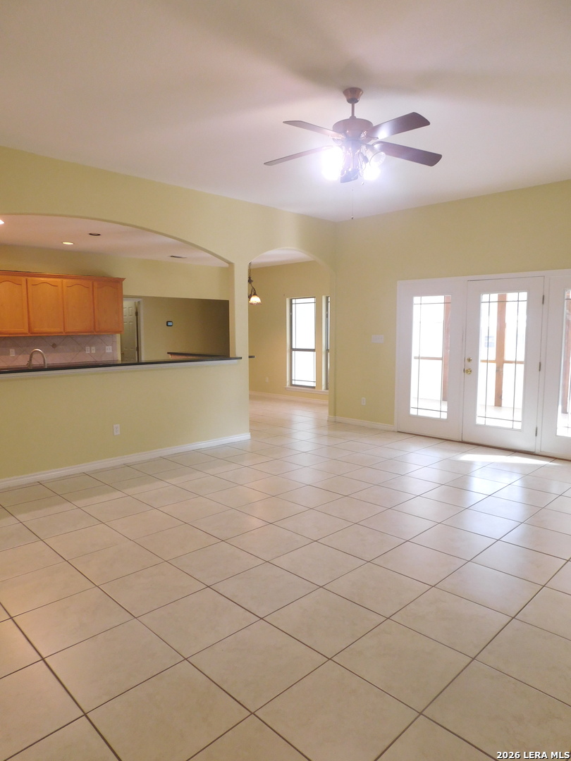110 Hunters Glen Floresville TX 78114