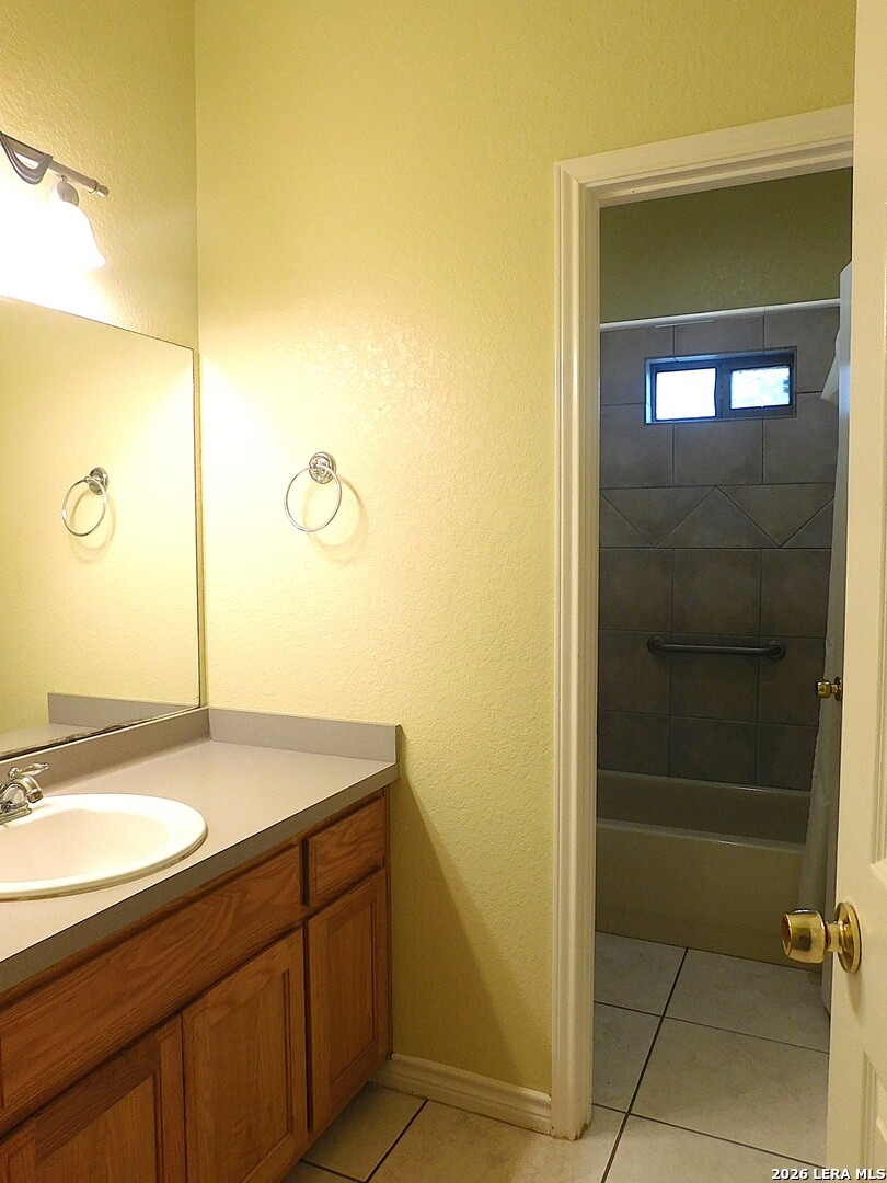 110 Hunters Glen Floresville TX 78114
