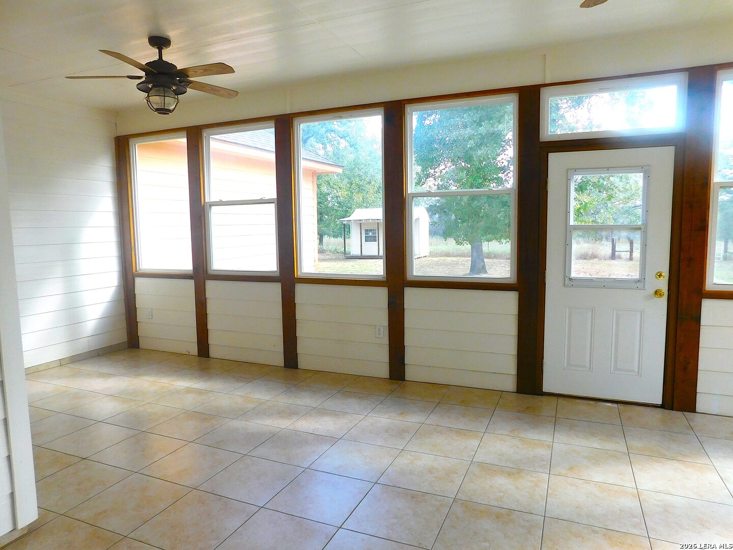 110 Hunters Glen Floresville TX 78114