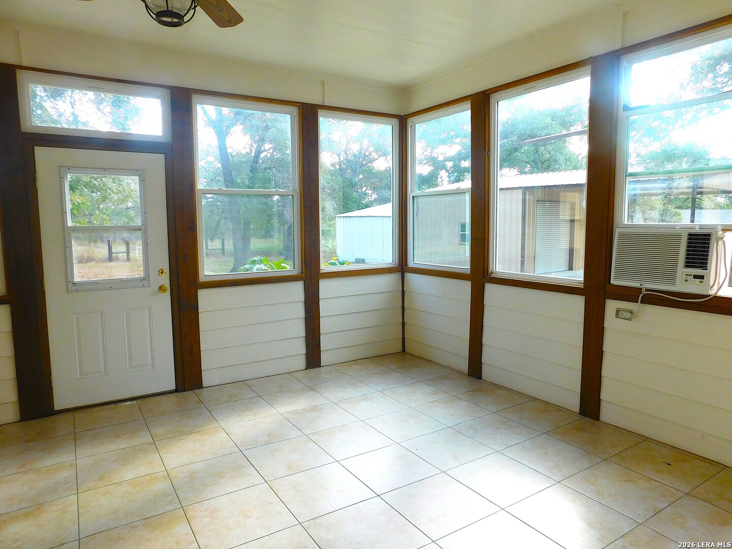110 Hunters Glen Floresville TX 78114