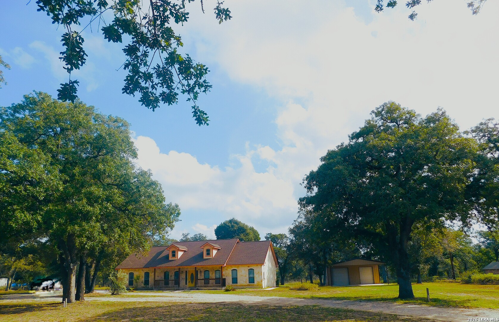 110 Hunters Glen Floresville TX 78114