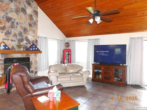 525 Cherry Ridge Floresville TX 78114
