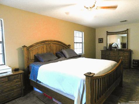 525 Cherry Ridge Floresville TX 78114