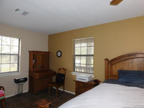 525 Cherry Ridge Floresville TX 78114
