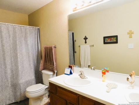 525 Cherry Ridge Floresville TX 78114
