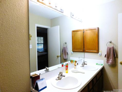 525 Cherry Ridge Floresville TX 78114