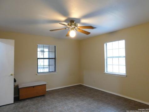 525 Cherry Ridge Floresville TX 78114