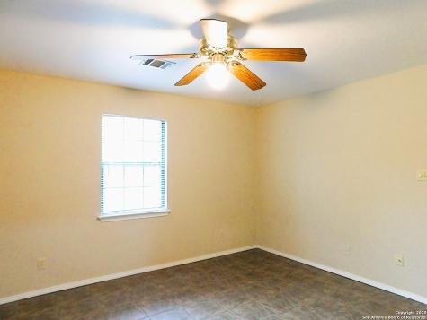 525 Cherry Ridge Floresville TX 78114