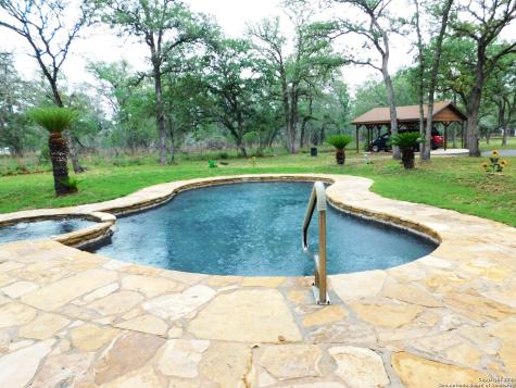 525 Cherry Ridge Floresville TX 78114