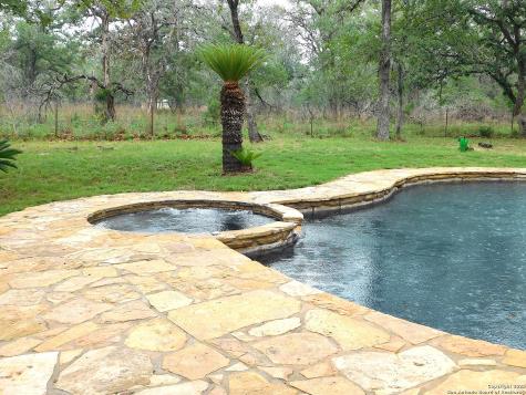 525 Cherry Ridge Floresville TX 78114