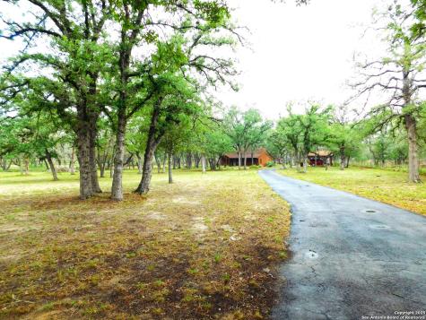 525 Cherry Ridge Floresville TX 78114