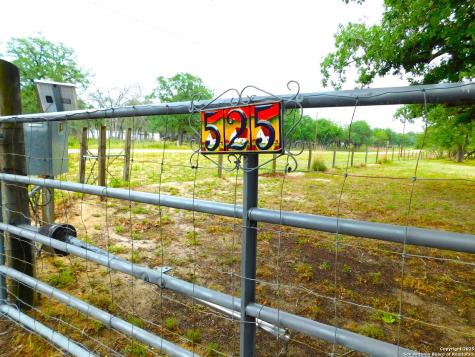 525 Cherry Ridge Floresville TX 78114