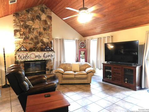 525 Cherry Ridge Floresville TX 78114