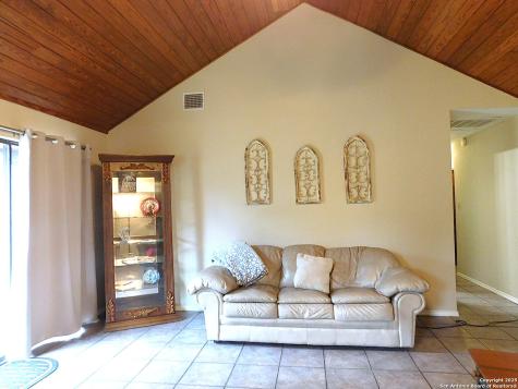525 Cherry Ridge Floresville TX 78114