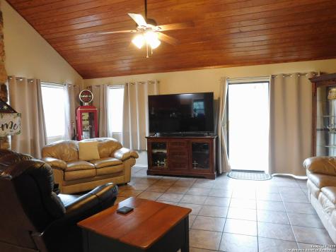 525 Cherry Ridge Floresville TX 78114