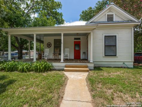 801 Live Oak Street Pleasanton TX 78064