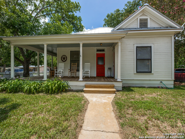 801 Live Oak Street Pleasanton TX 78064