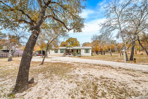 690 Cherry Ridge Floresville TX 78114