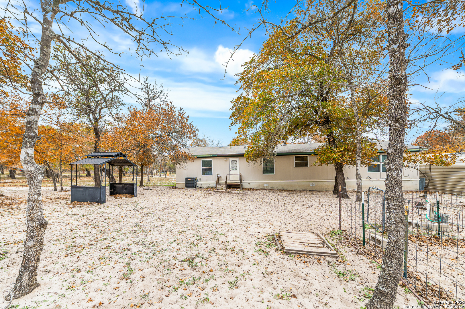 690 Cherry Ridge Floresville TX 78114