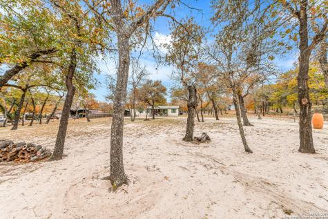 690 Cherry Ridge Floresville TX 78114